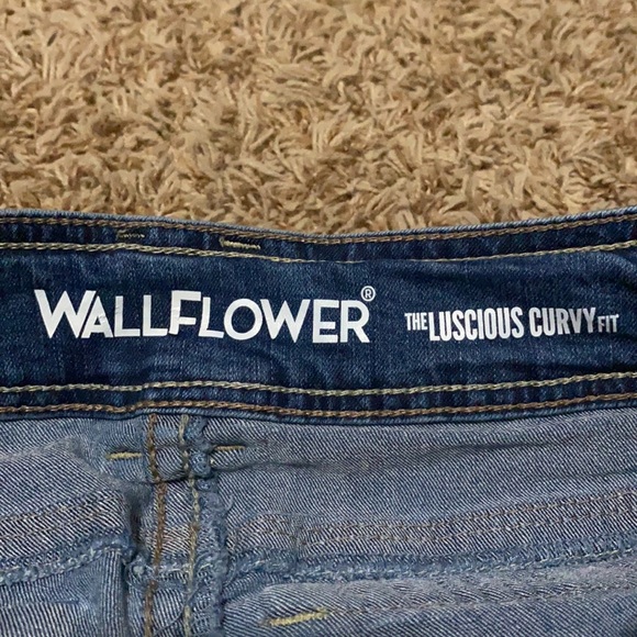 Wallflower Bootcut Jeans - Picture 6 of 6